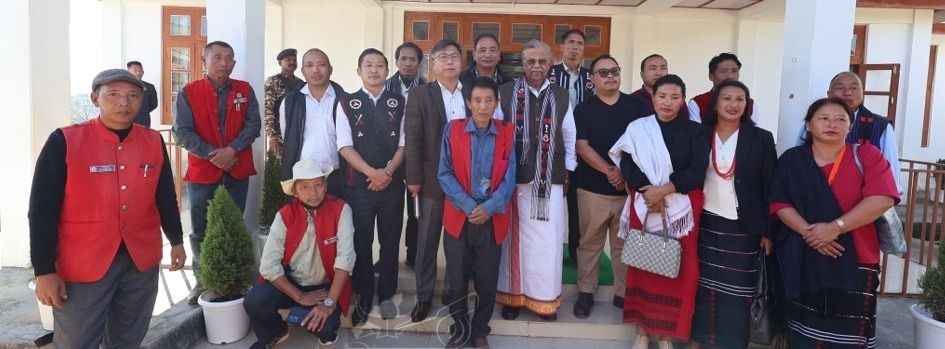 Governor of Nagaland, La Ganesan officials and CSO during the visit to Noklak on November 16. (DIPR Photo)